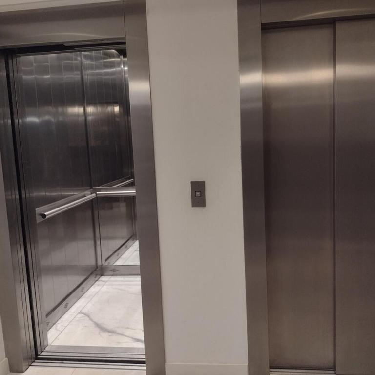 Royal Park Apartment with garage, amenities - Apartamento de 2 dormitorios - 32