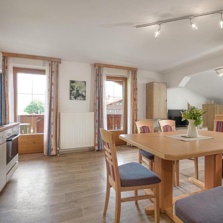 Landhaus Schafflinger - Two-Bedroom Apartment - 31