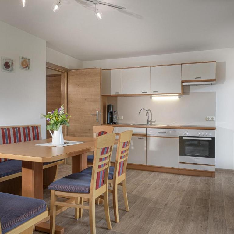 Landhaus Schafflinger - Two-Bedroom Apartment - 34