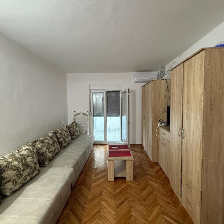 Ivan's Apartment in Budva - Apartman sa 1 Spavaćom Sobom - 1