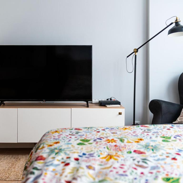 Cozy Suite next to Plaza del Ayuntamiento - One-Bedroom Apartment - 24