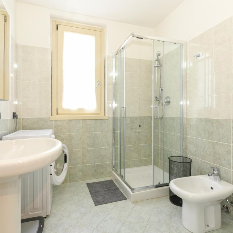 Palazzo Garda - Modern Lake Apartments - Appartamento con 2 Camere da Letto, Terrazza e Vista Mare - 16