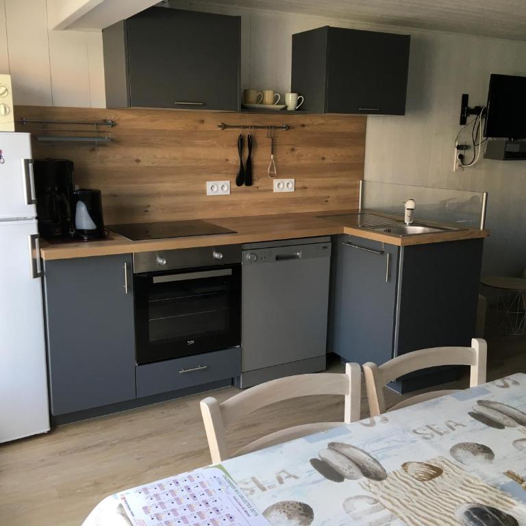 Appartement rénové avec terrasse très bien situé - Apartment mit 1 Schlafzimmer - 4