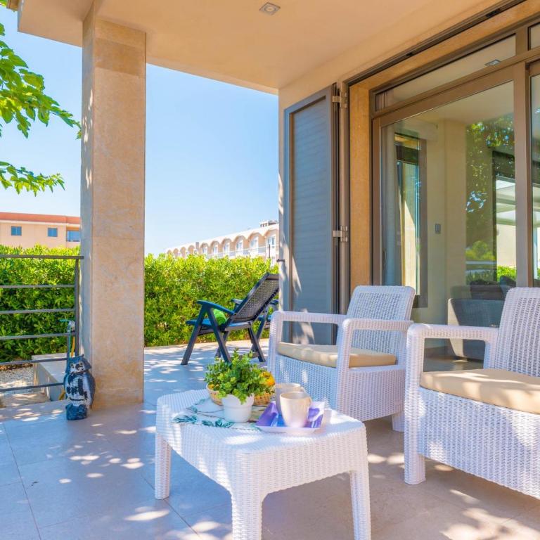Joan - Three-Bedroom House - 5