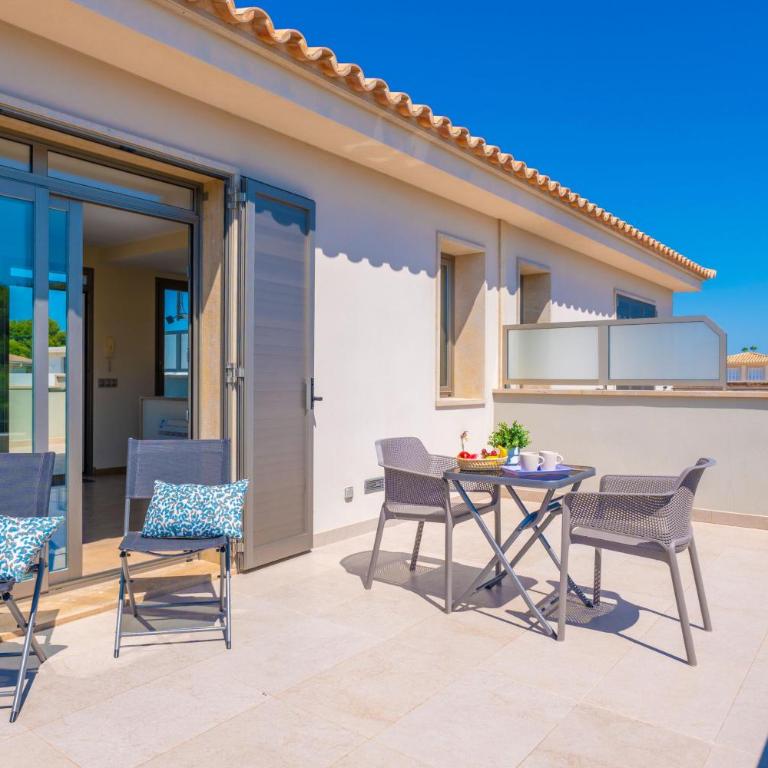 Joan - Three-Bedroom House - 34