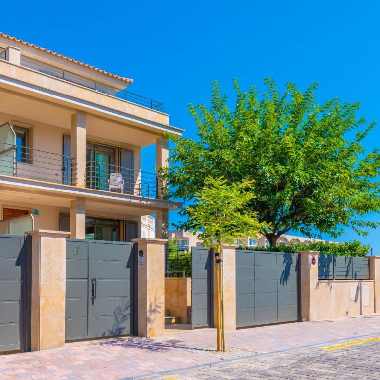 Antonia - Three-Bedroom House - 33