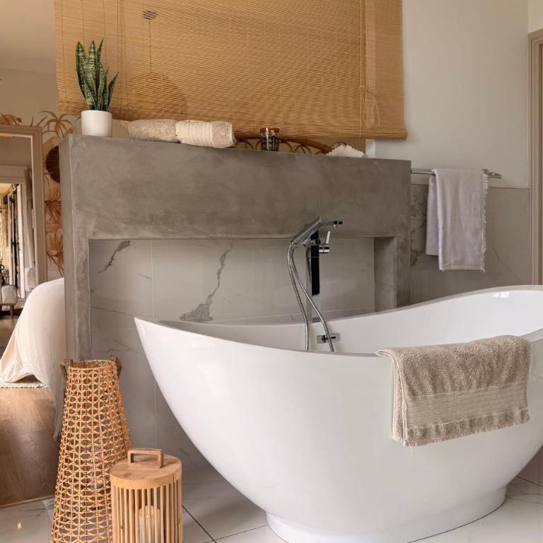 PLEN SOULEU High Standing Villa pool Jacuzzi Sauna and AirCo By Sunset - Villa - 20