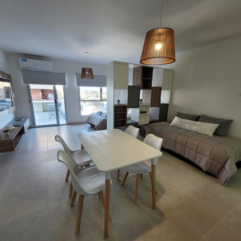 Amplio y moderno monoambiente con lindas vistas en excelente ubicación - Apartamento de 1 dormitorio - 2