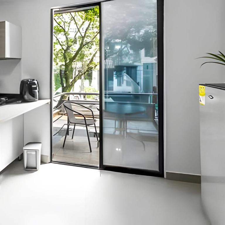 Modern Loft in Cali’s Heart | Salsa Clubs & Cafés - Studio - 4