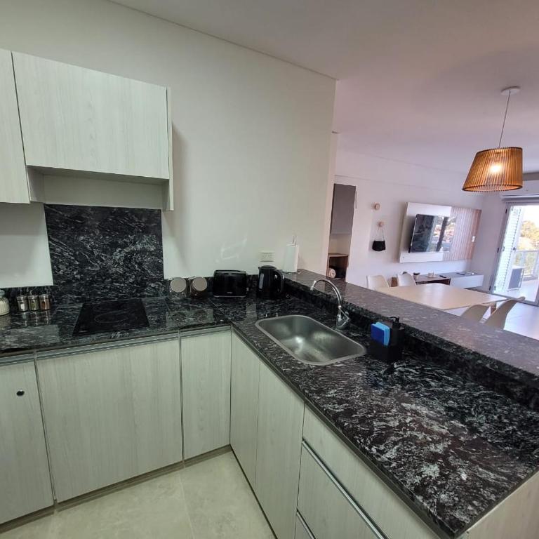 Amplio y moderno monoambiente con lindas vistas en excelente ubicación - Apartamento de 1 dormitorio - 13