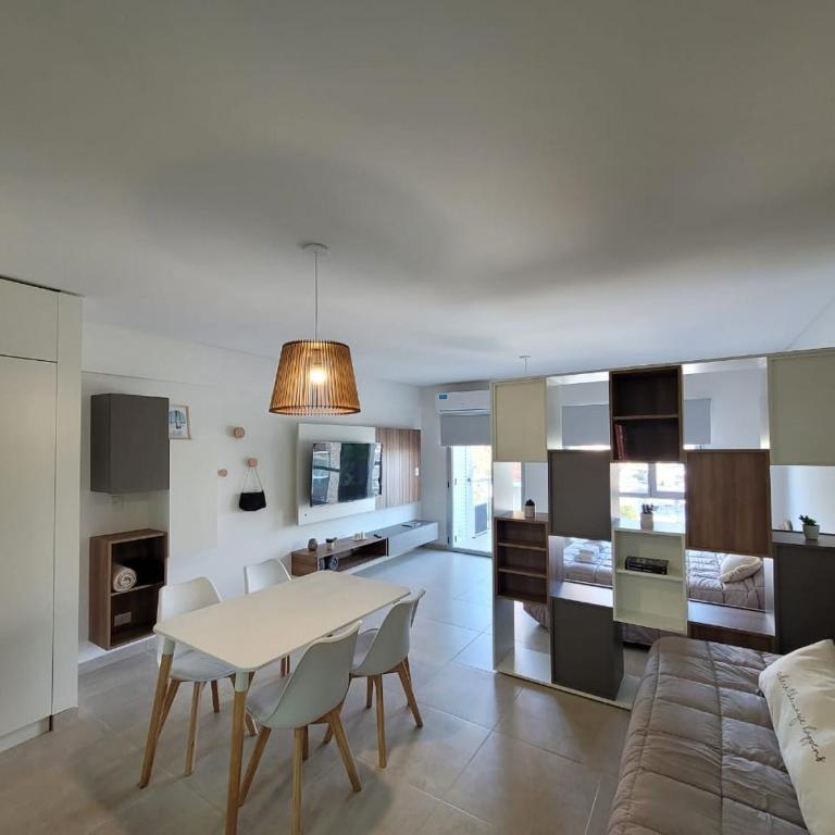 Amplio y moderno monoambiente con lindas vistas en excelente ubicación - Apartamento de 1 dormitorio - 24