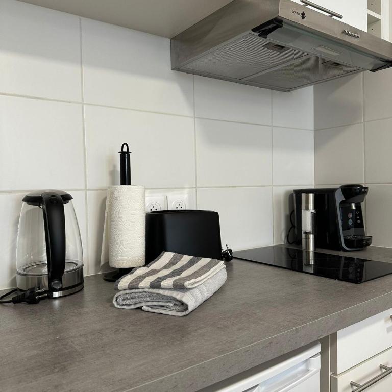 Logement 7 parking gratuit - Appartement 1 Chambre - 8