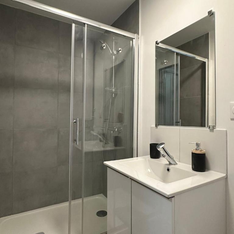 Logement 7 parking gratuit - Appartement 1 Chambre - 9
