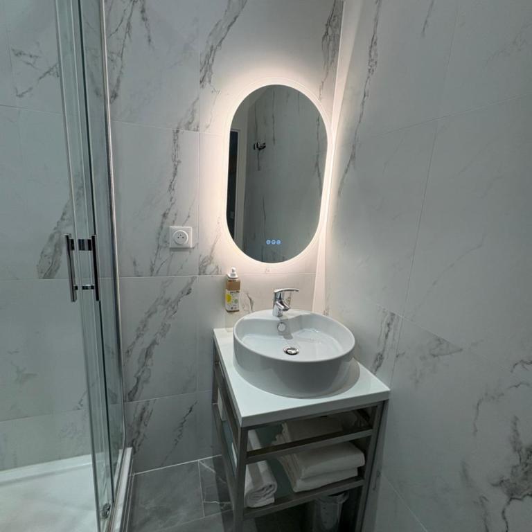 greet hotel Lille Gare Flandres - Groupe Accor - Chambre Pop avec 2 Lits Simples (ou Lit King-Size) - 9