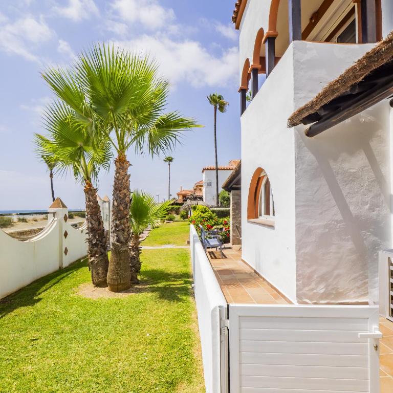 Cubo's Beachfront Marina de Casares House - Casa - 56