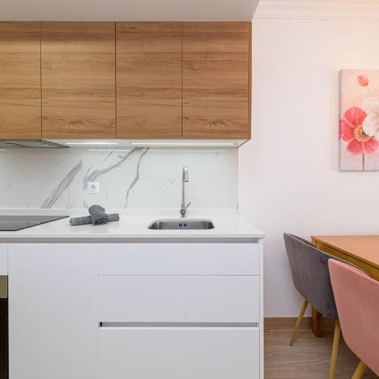 Nueva 22 Suites in Nerja by Solaga Holiday Homes - Apartamento Deluxe - 17