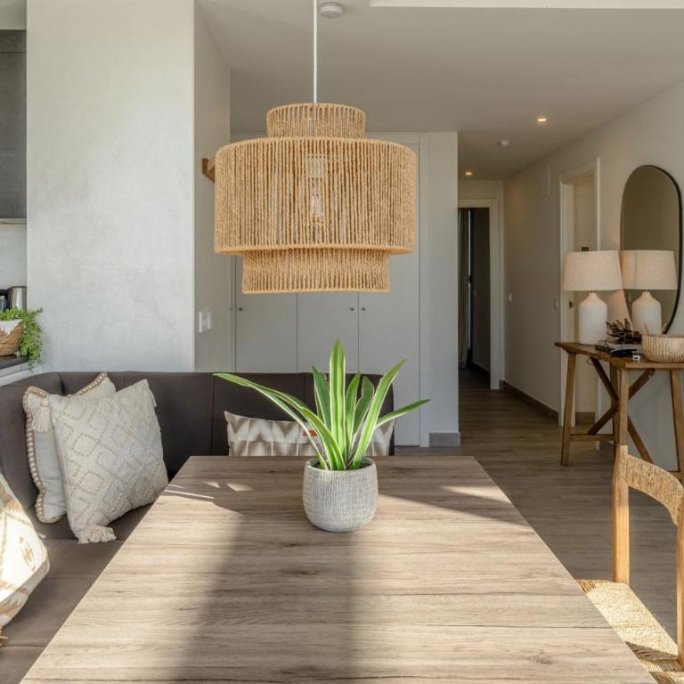 Stylish Boutique 2-Bedroom Penthouse Near Estepona - Apartamento - 12