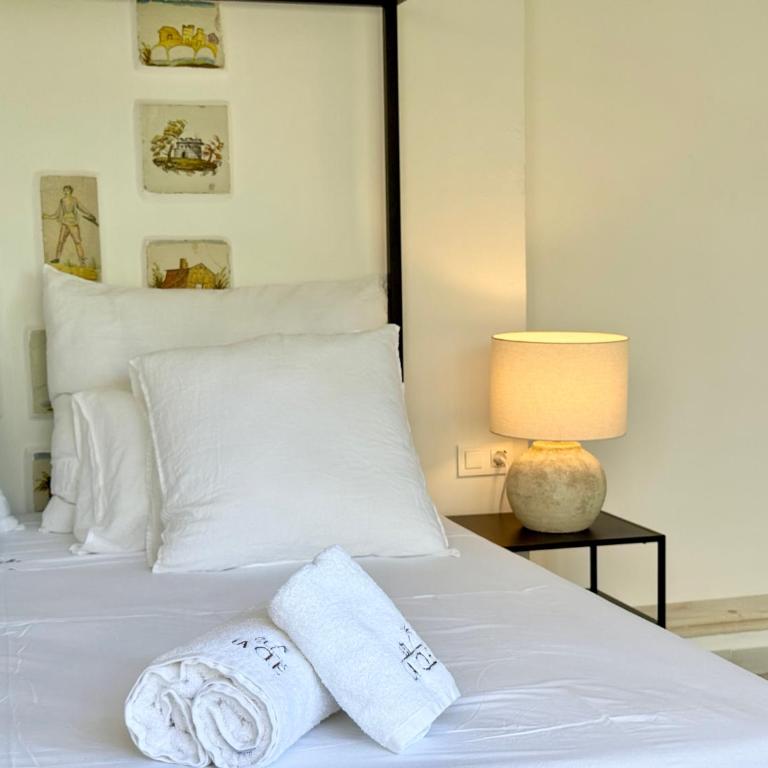 La Clé Boutique Hotel Old Town Marbella - Habitación con cama grande y balcón - 1