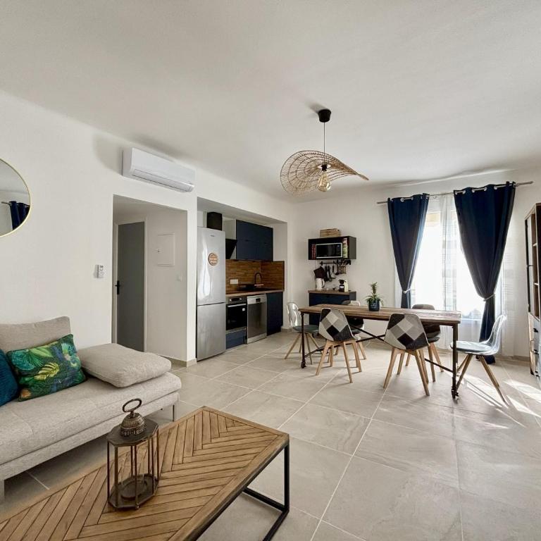 Appartement cosy Aigues-Mortes centre 4 pers - Two-Bedroom Apartment - 4