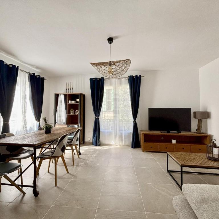 Appartement cosy Aigues-Mortes centre 4 pers - Two-Bedroom Apartment - 6
