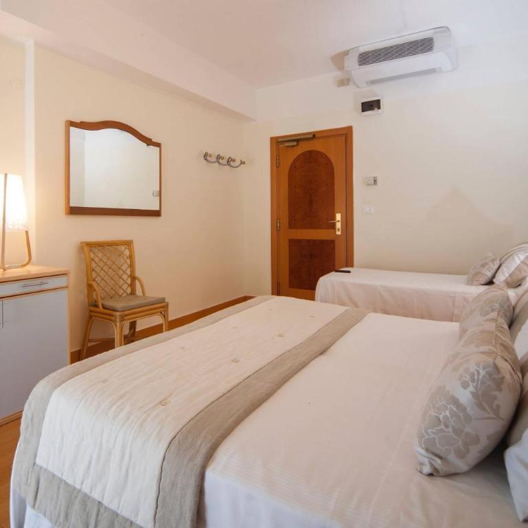 Hotel Mon Cheri - Comfort Quadruple Room with lateral sea view - 2