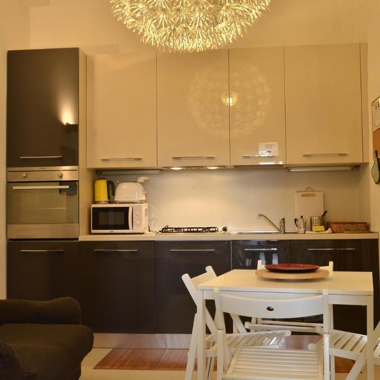 Pitti Three - Two-Bedroom Apartment - 4