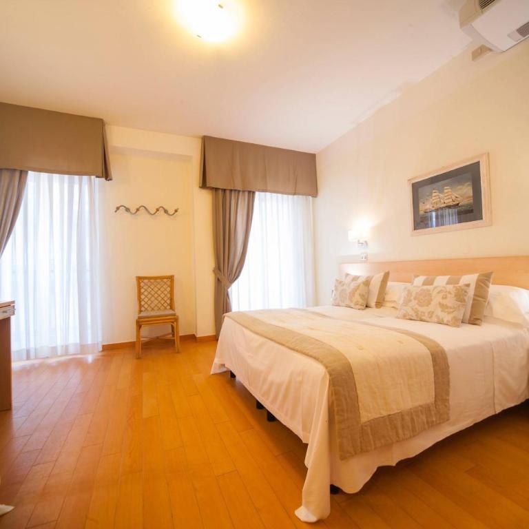 Hotel Mon Cheri - Comfort Quadruple Room with lateral sea view - 12