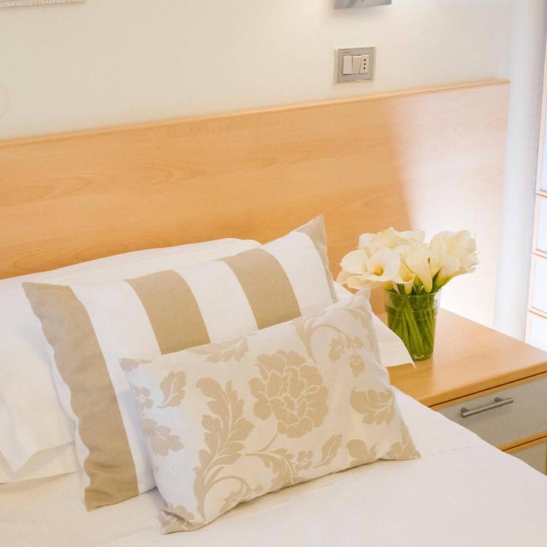 Hotel Mon Cheri - Comfort Quadruple Room with lateral sea view - 5
