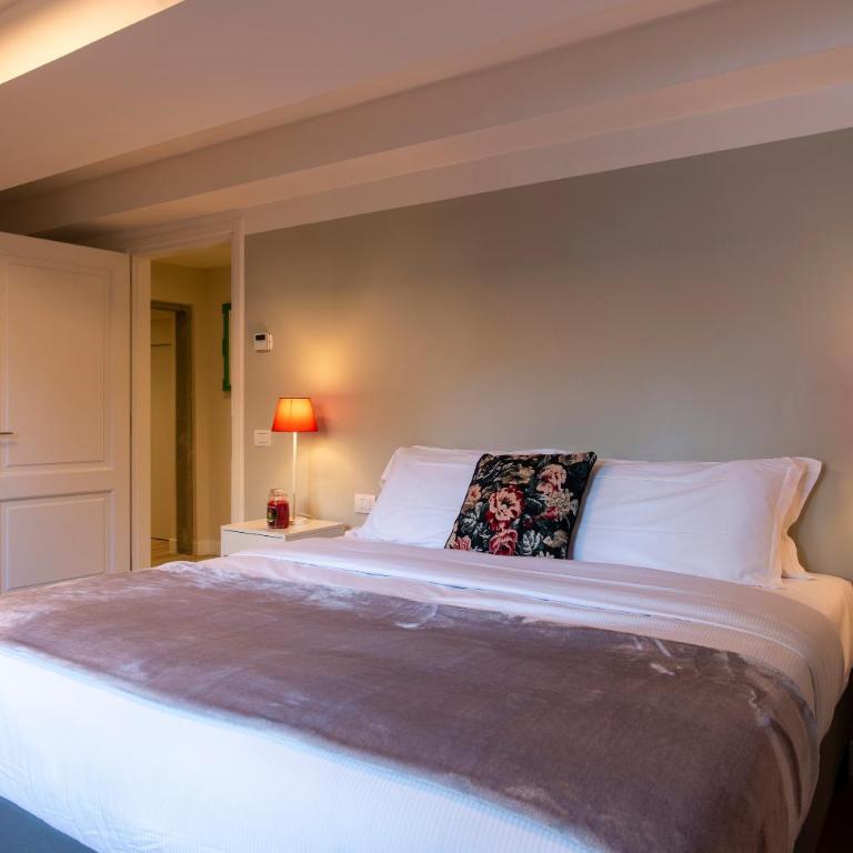 Sdrucciolo dei Pitti Third floor - Three-Bedroom Apartment - 1