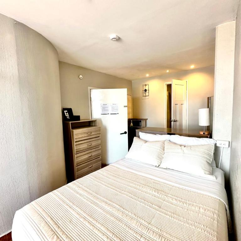 GGG Stay & Wellnest - Standard Double Room with Fan - 9