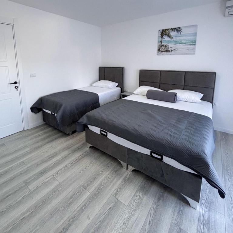 Harasani apartments - Trokrevetna Soba sa Balkonom - 8