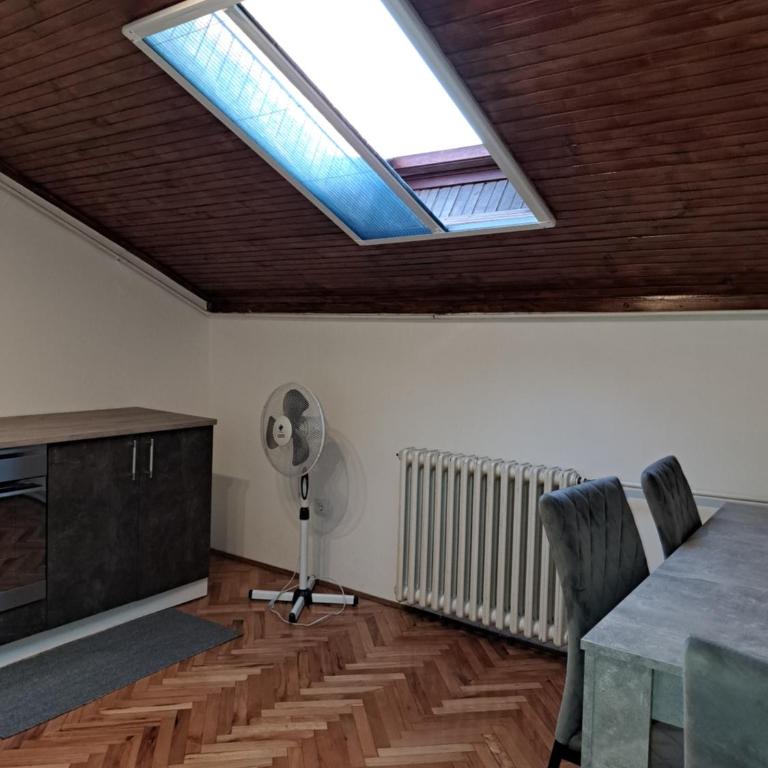 Stan na dan centar - Classic One-Bedroom Apartment with King Bed - 17