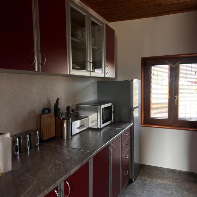 brown bear lodge - Three-Bedroom House - 22