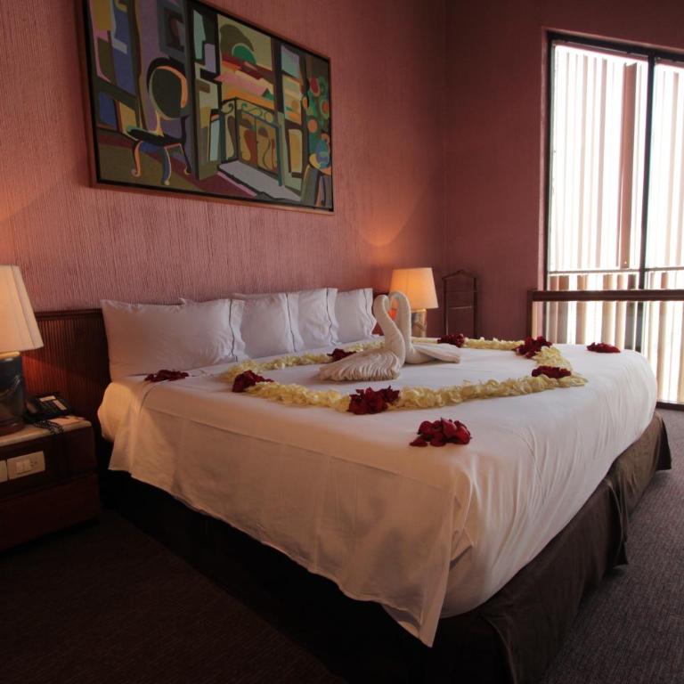 Sevilla Palace - King Suite with Spa Bath - 3