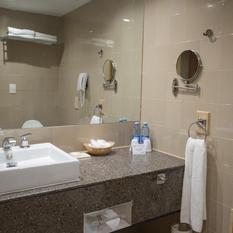 Sevilla Palace - King Room - 7