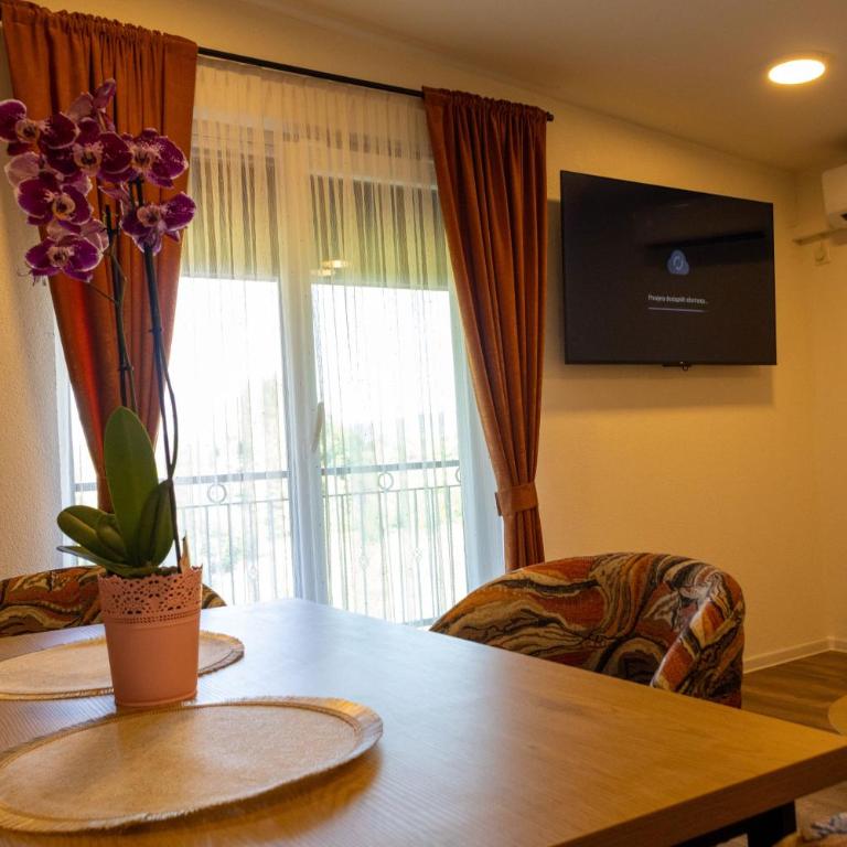 Apartments and Rooms Villa Majestic - Three-Bedroom Apartment with Water View - 18