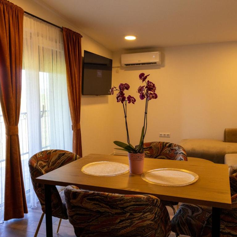Apartments and Rooms Villa Majestic - Three-Bedroom Apartment with Water View - 20