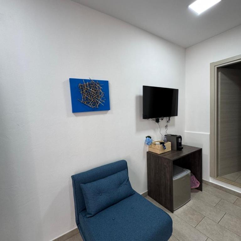 BLUE HOUSE Catania - Cozy B&B Near the Sea and Historic Center - Sicily - Double Room with Private Bathroom - 6