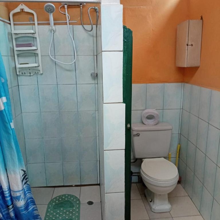 Habitación Plaza Chosica - Habitación Doble con baño privado externo - 2 camas - 4