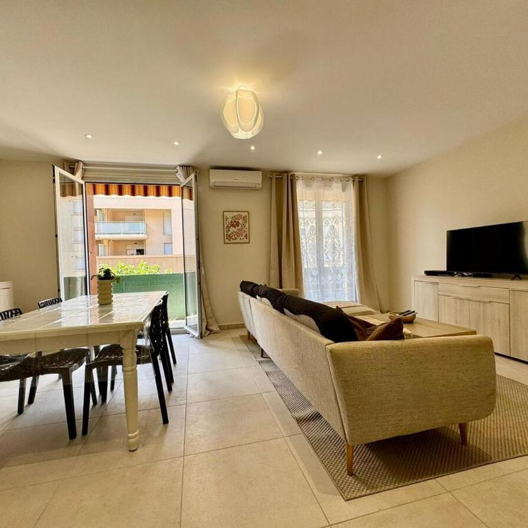 Le Sully Nest - Clim et parking - Appartement 3 Chambres avec Balcon - 5