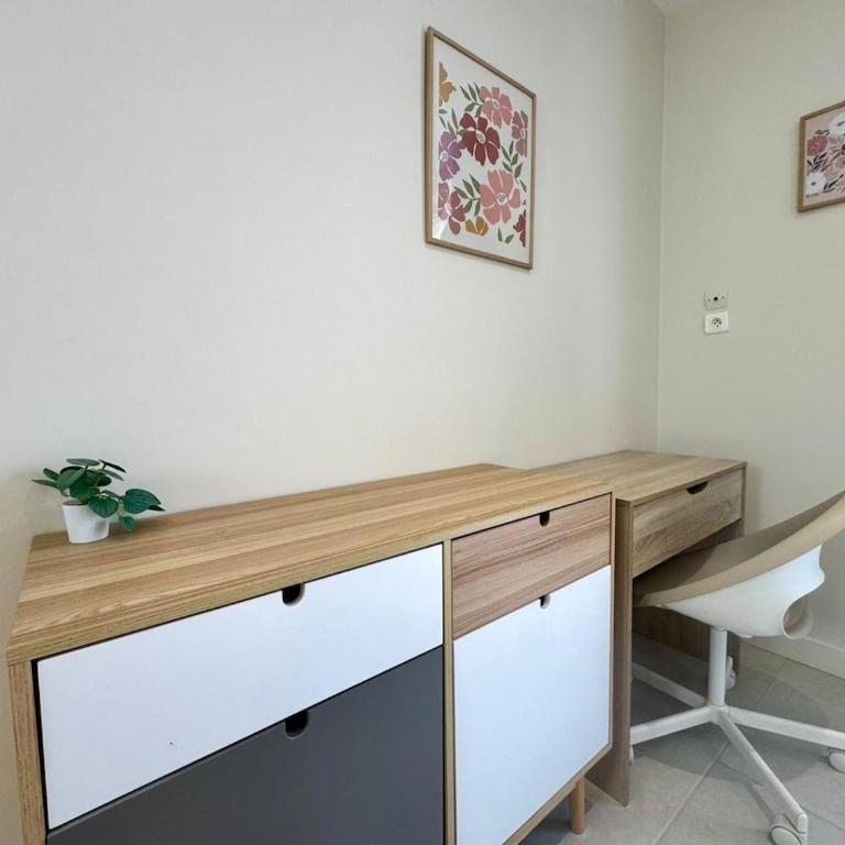 Le Sully Nest - Clim et parking - Appartement 3 Chambres avec Balcon - 10