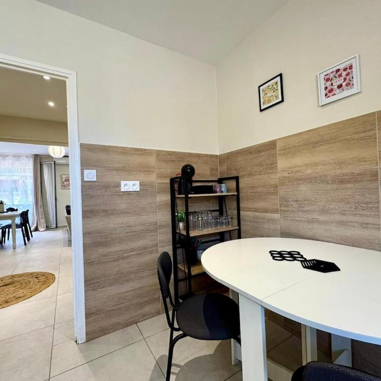 Le Sully Nest - Clim et parking - Appartement 3 Chambres avec Balcon - 11
