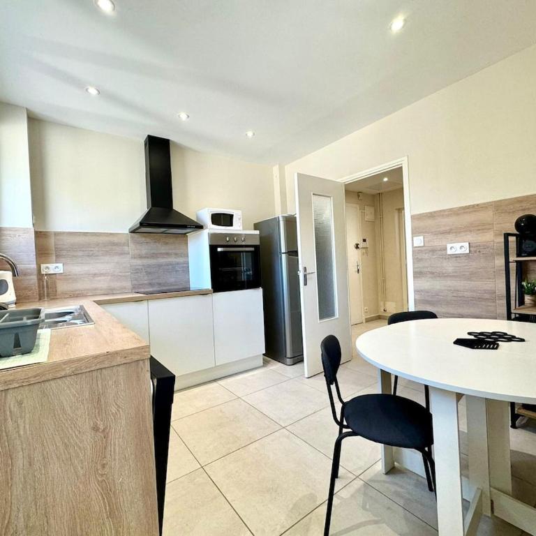 Le Sully Nest - Clim et parking - Appartement 3 Chambres avec Balcon - 19