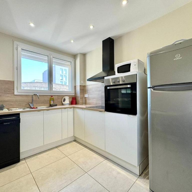 Le Sully Nest - Clim et parking - Appartement 3 Chambres avec Balcon - 24