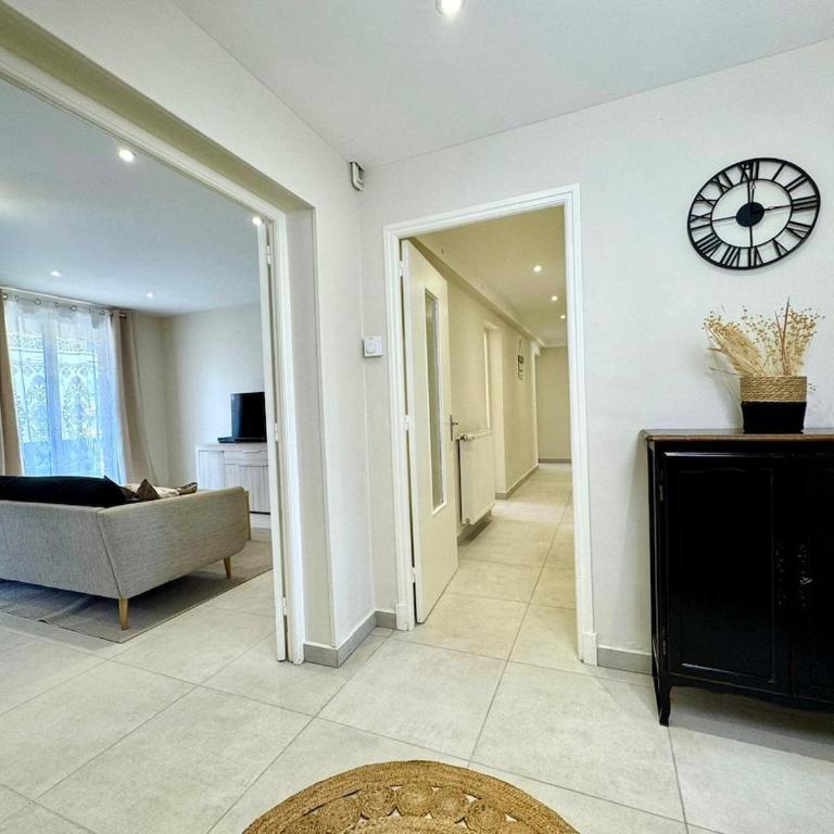 Le Sully Nest - Clim et parking - Appartement 3 Chambres avec Balcon - 26