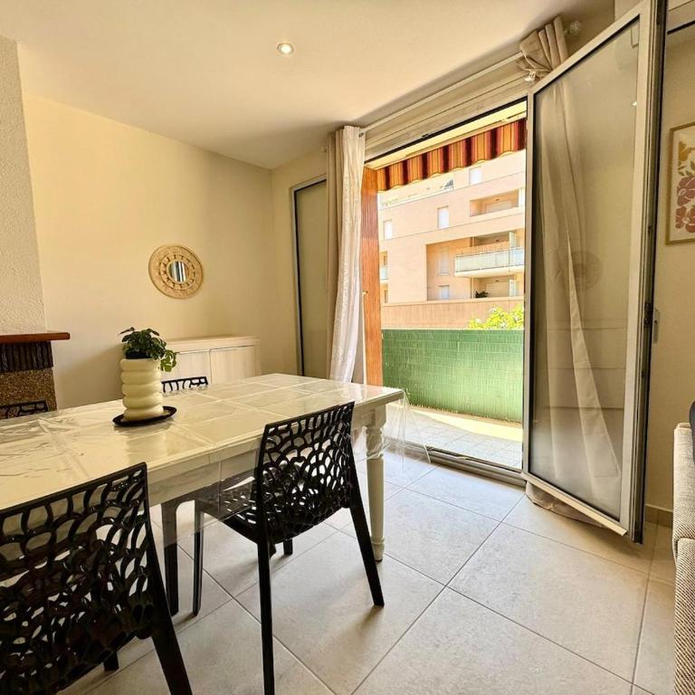 Le Sully Nest - Clim et parking - Appartement 3 Chambres avec Balcon - 27