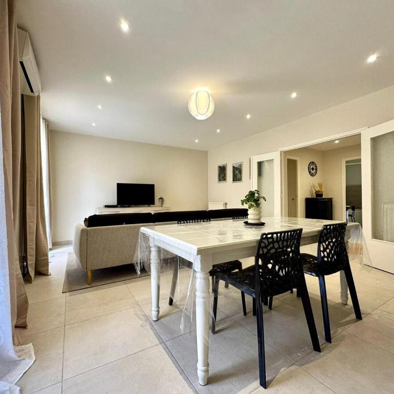 Le Sully Nest - Clim et parking - Appartement 3 Chambres avec Balcon - 29