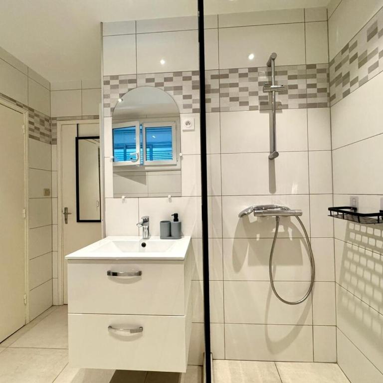 Le Sully Nest - Clim et parking - Appartement 3 Chambres avec Balcon - 38