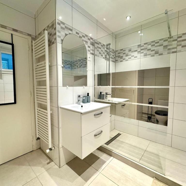 Le Sully Nest - Clim et parking - Appartement 3 Chambres avec Balcon - 45