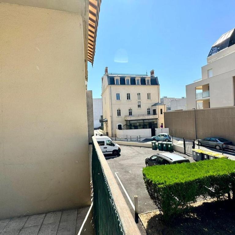 Le Sully Nest - Clim et parking - Appartement 3 Chambres avec Balcon - 55